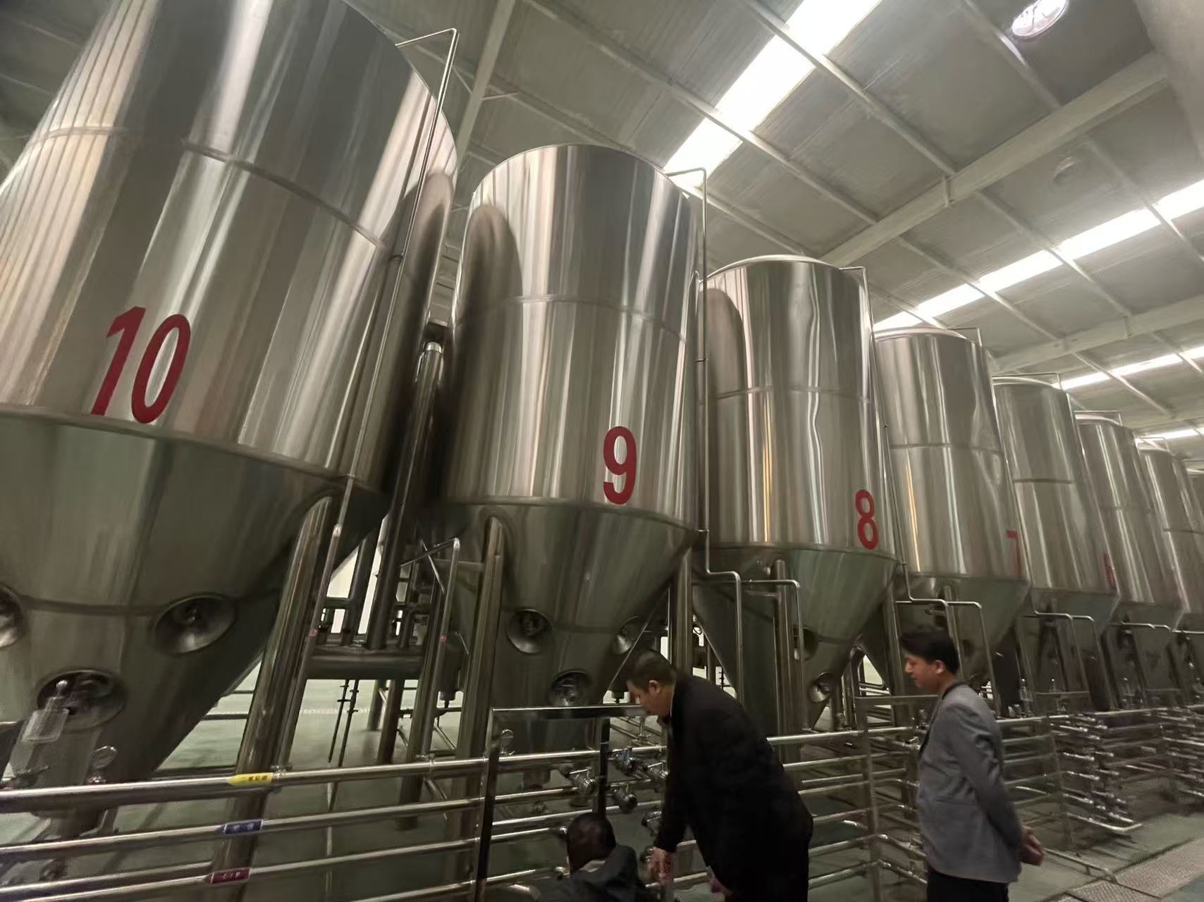 汉寿精酿啤酒设备厂—平面布置、设备设计、制造、调试、培训等一条龙服务